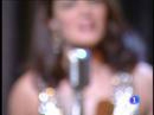 Amar en tiempos revueltos - Celia y Cora interpretan