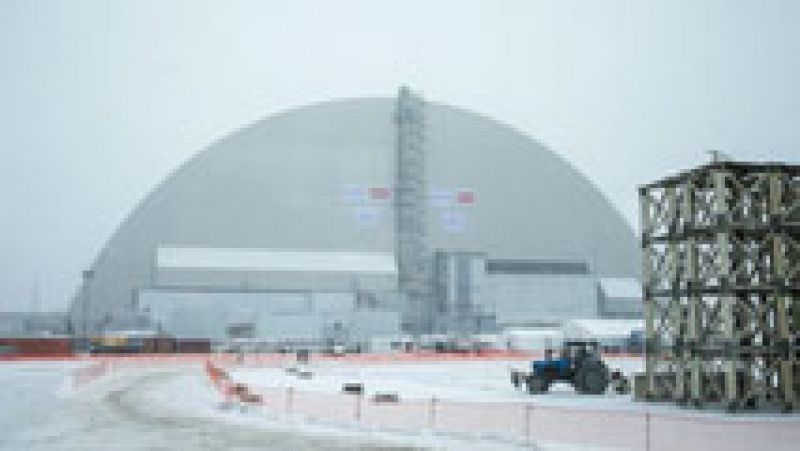 Un nuevo sárcofago cubre el reactor de Chernóbil 30 años después de la catástrofe nuclear
