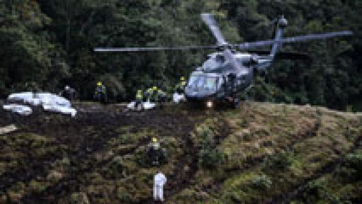 Mueren 75 personas al estrellarse en Colombia un avión en el que viajaba un equipo de fútbol brasileño
