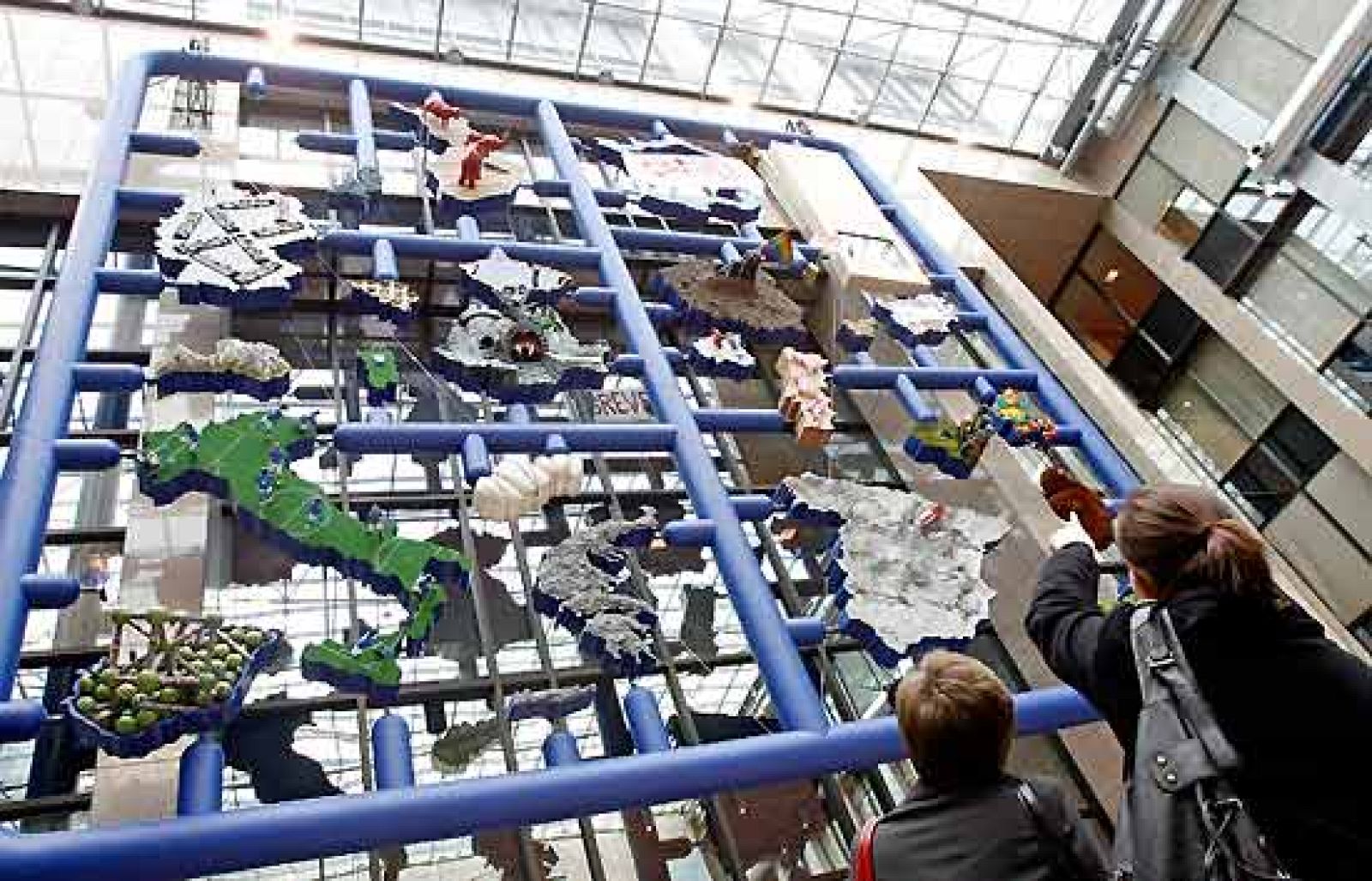 Un artista le da a la UE el 'timo de los 27' | Ver