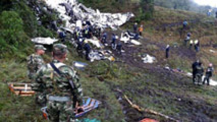 Telediario 1 - La ausencia de fuego en el avión que se estrelló en Colombia apunta a un problema con el combustible