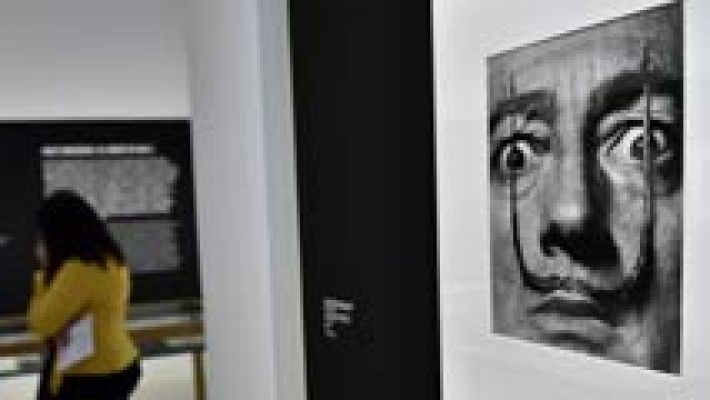 Telediario 1 - La intrahistoria de las icónicas fotos de Halsman desvelada en CaixaForum