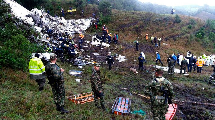 Informativo 24h - El piloto del avión estrellado en Colombia pidió aterrizar de emergencia por la falta de combustible