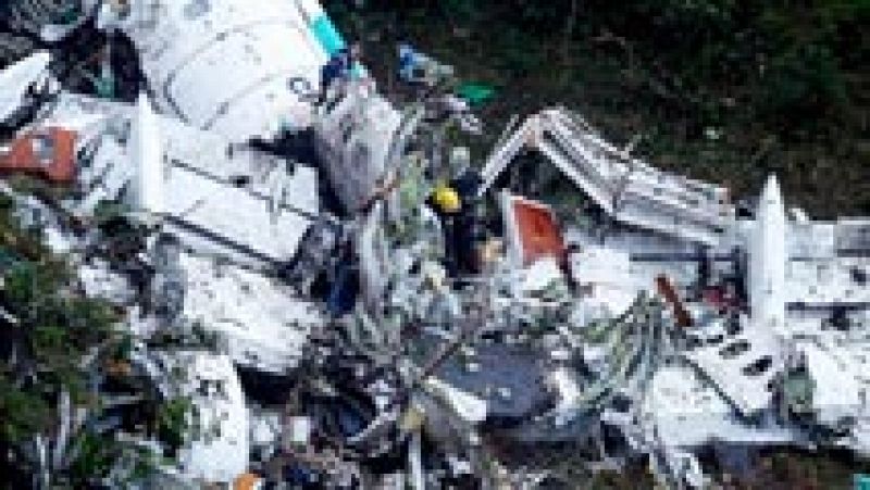 Accidente aéreo en Colombia - El piloto del avión estrellado en Colombia pidió aterrizar de emergencia por la falta de combustible