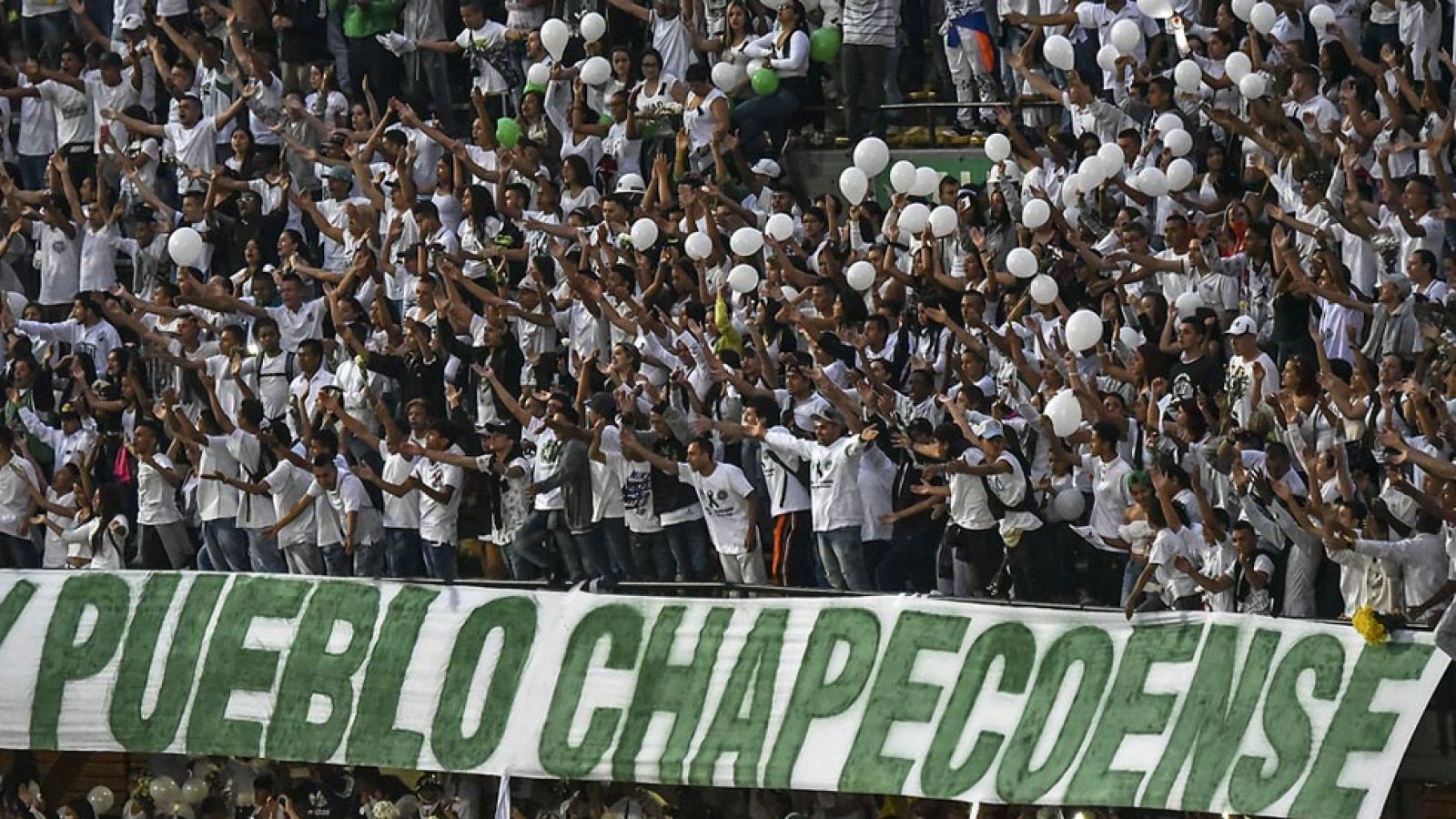 Homenaje de los aficionados del Chapecoense