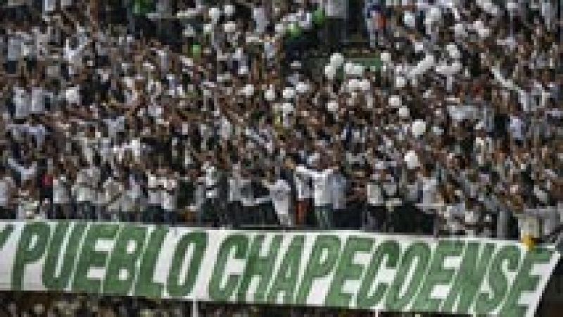Homenaje de los aficionados del Chapecoense 