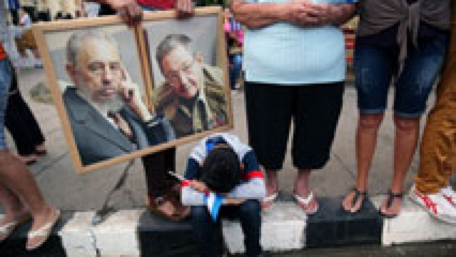 Telediario 1: La caravana con las cenizas de Fidel Castro continúa su recorrido hacia Santiago | RTVE Play