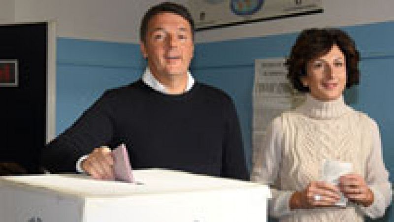 Italia vota una reforma constitucional que definirá su futuro y el de Renzi
