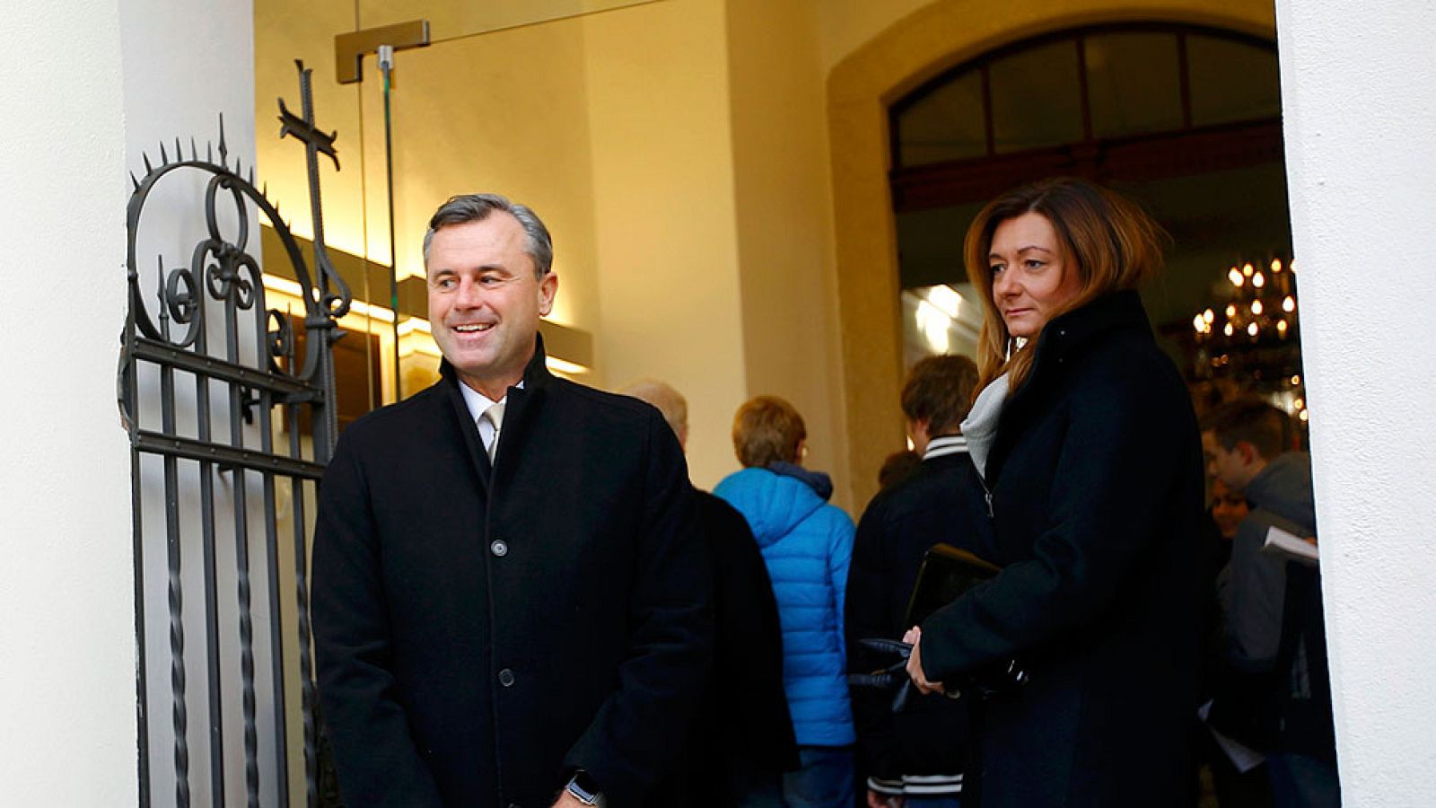 Austria repite sus presidenciales y elige entre el ecologista Van der Bellen y el ultranacionalista Hofer