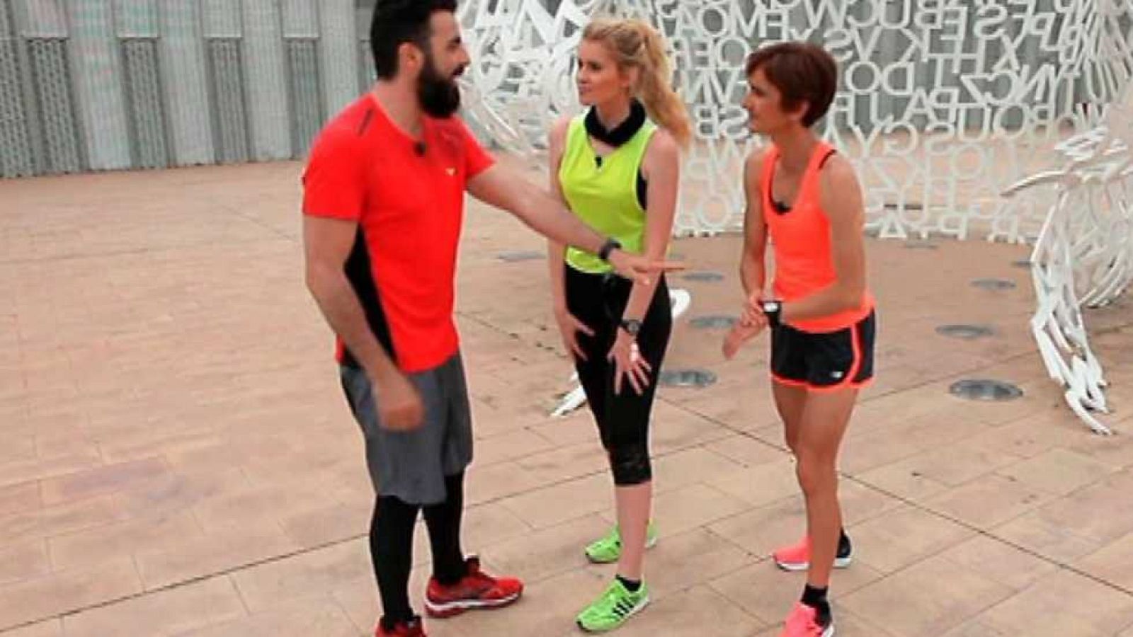 Nacidos para correr - Huecco y Adriana Abenia - ver ahora