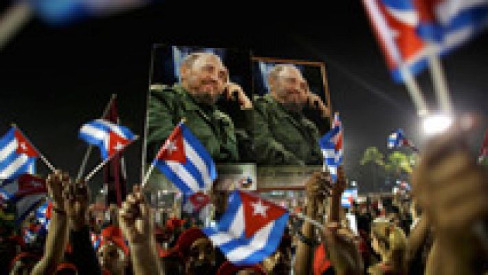 Informativo 24h - Miles de personas despiden a Fidel Castro en Santiago