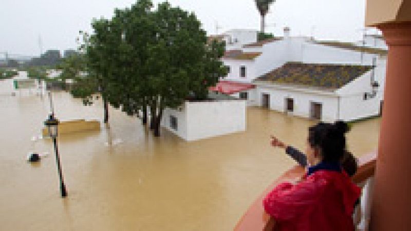 Muere una mujer en Estepona tras el intenso temporal de lluvia en Málaga