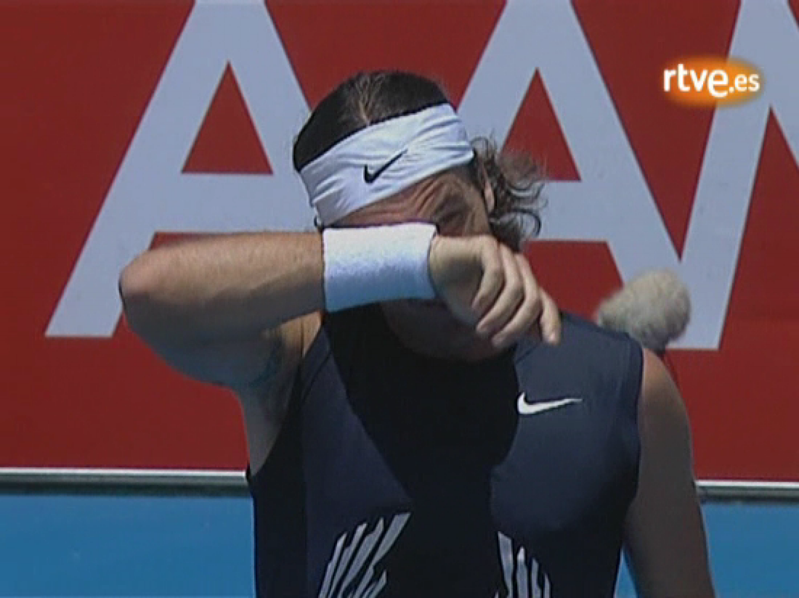 Resumen de los partidos del torneo de Kooyong en el que Moyá ha perdido ante Federer y Verdasco ha ganado a Marin Cilic.