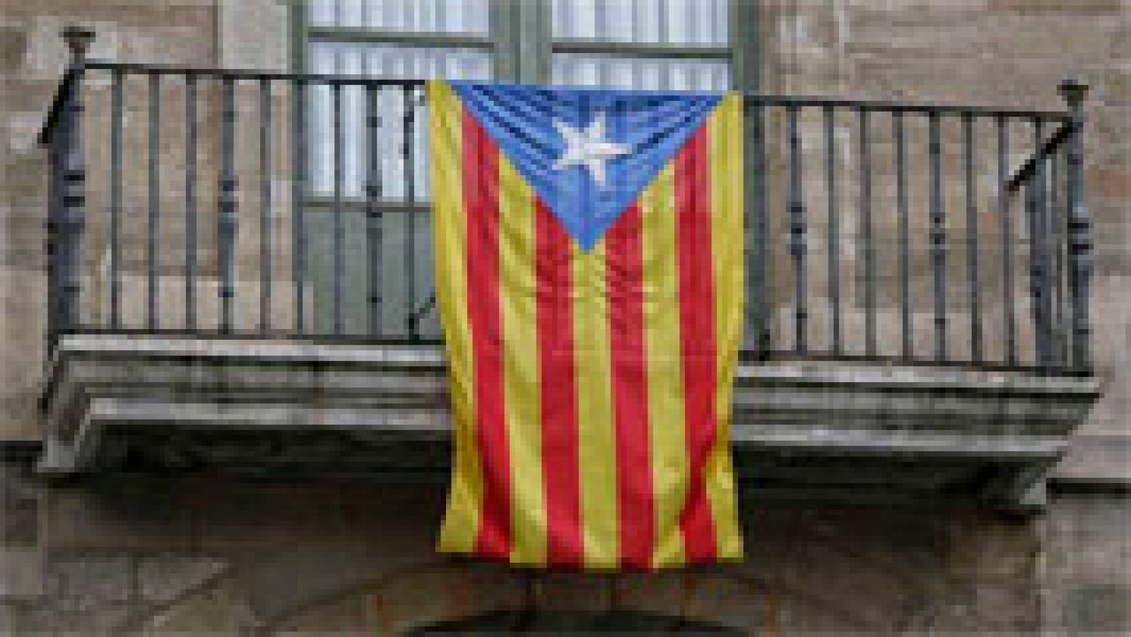 Telediario 1: Ediles de unos 350 ayuntamientos de Cataluña acuden a trabajar el día de la Constitución  | RTVE Play