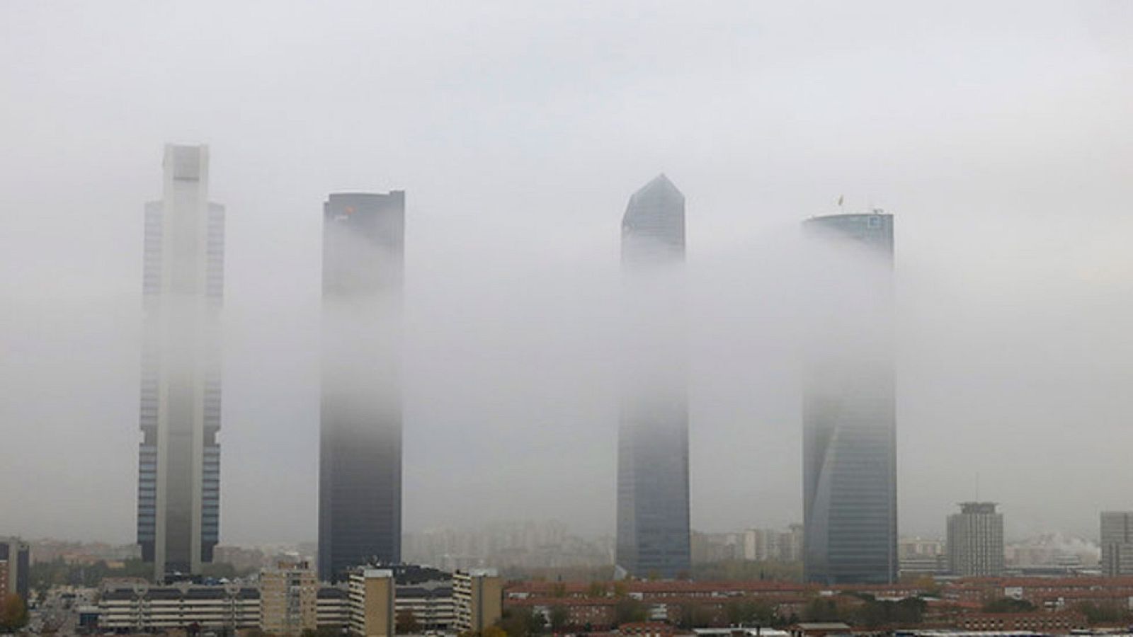 Lluvia en zonas del este peninsular y nieblas intensas en el interior