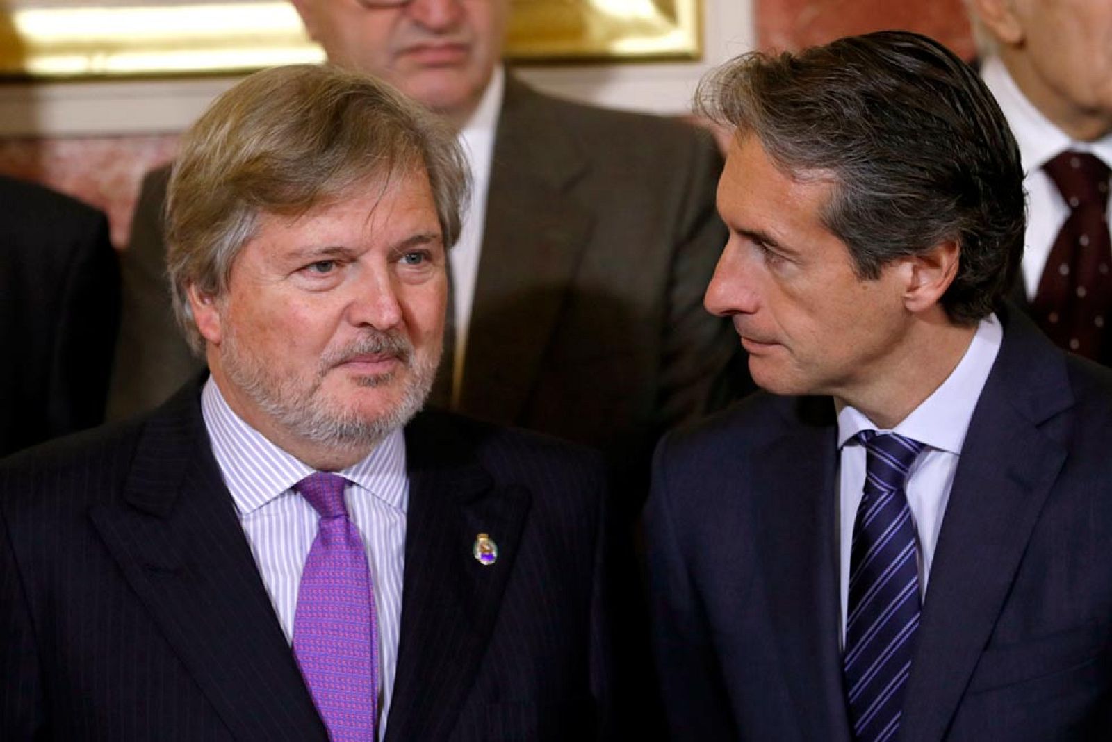 El Gobierno quiere dejar claro que Hacienda somos todos y todos iguales, sean futbolistas o no. "La Agencia Tributaria, evidentemente, trata a todo el mundo por igual, también a los futbolistas. La Agencia Tributaria, incluso, llega a un acuerdo con varios futbolistas para que pagaran lo que debían", palabras del Ministro de Educación, Cultura y Deporte, Íñigo Méndez de Vigo en una entrevista en Radio Nacional.