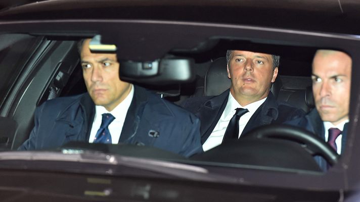 Telediario 1 - Matteo Renzi dimite formalmente tras la derrota de su reforma en las urnas