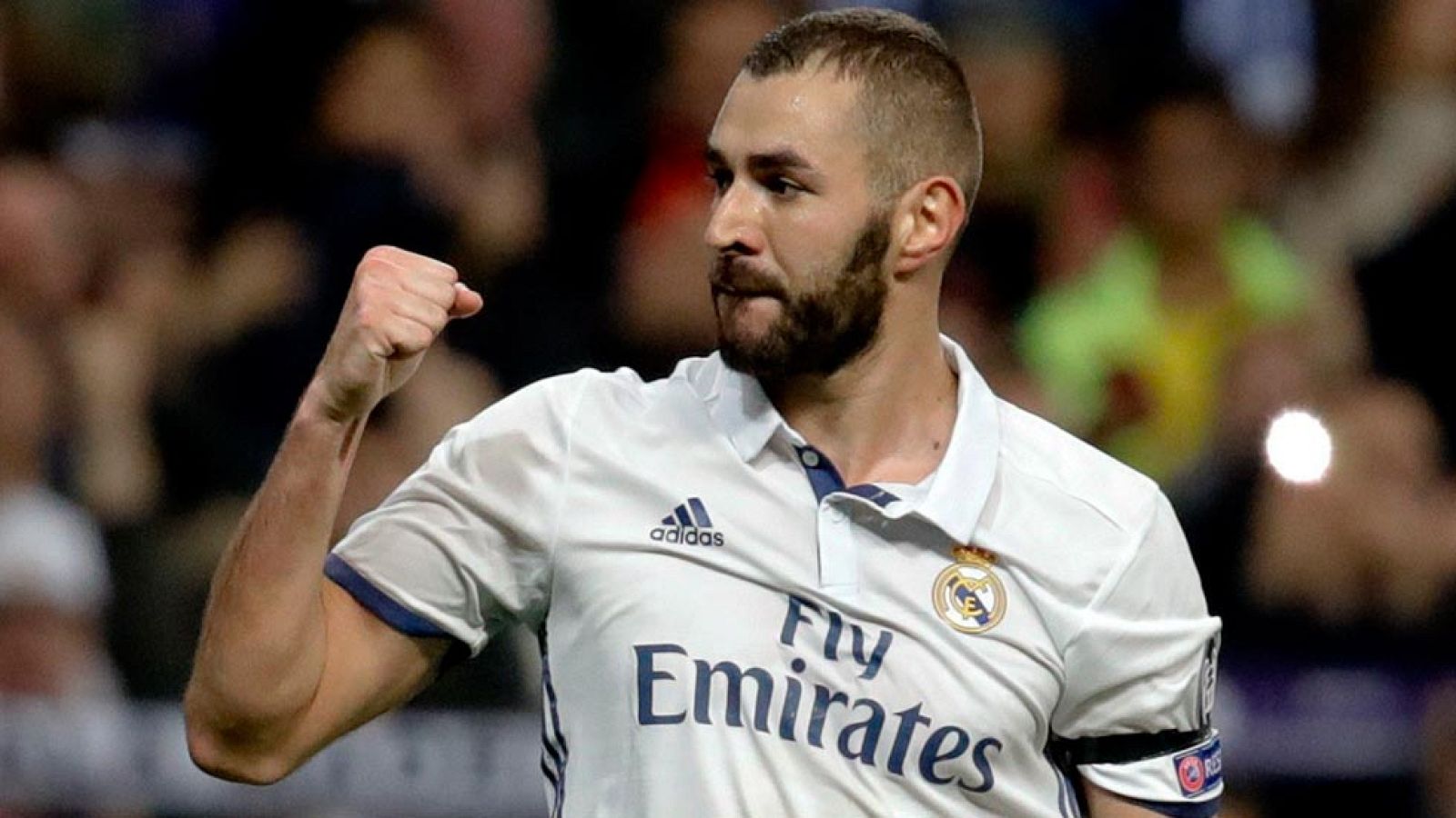 Benzema tributó sus derechos de imagen en Francia | Ver
