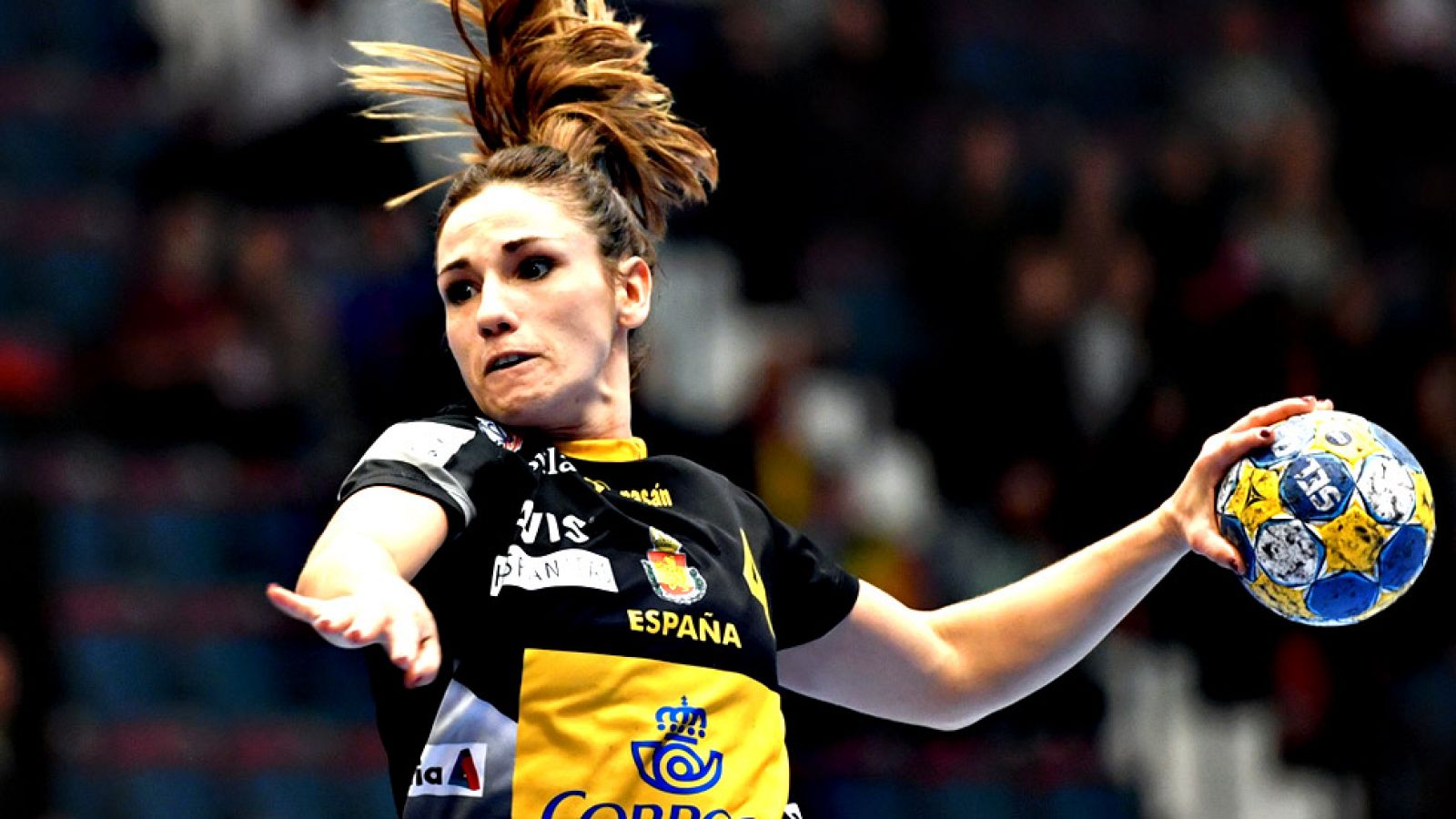 La selección española femenina de balonmano logró la clasificación para la segunda fase del Europeo de Suecia, tras golear este jueves por 30-18 a Eslovenia, en un encuentro en el que España, por fin, mostró su verdadera esencia.