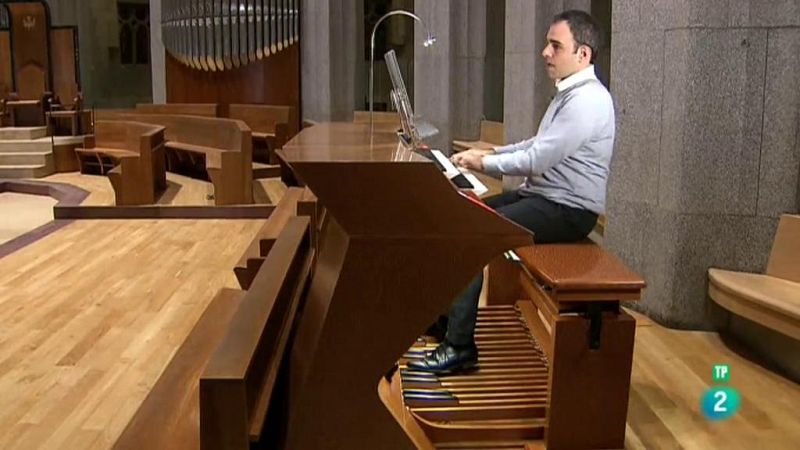 Atención Obras - Juan de la Rubia, organista titular de La Sagrada Familia, en Barcelona