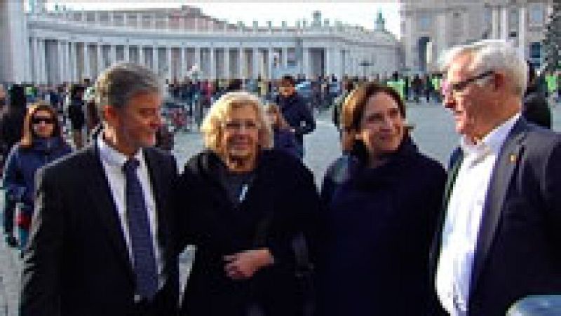 Carmena y Colau defienden en el Vaticano a los refugiados
