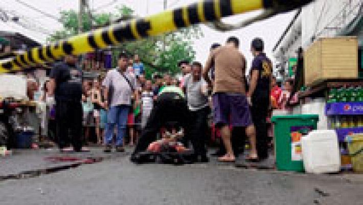 Telediario 1 - La campaña del presidente filipino Duterte contra las drogas arroja un saldo de más de 5.000 muertos