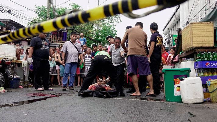 Telediario 1 - La campaña del presidente filipino Duterte contra las drogas arroja un saldo de más de 5.000 muertos