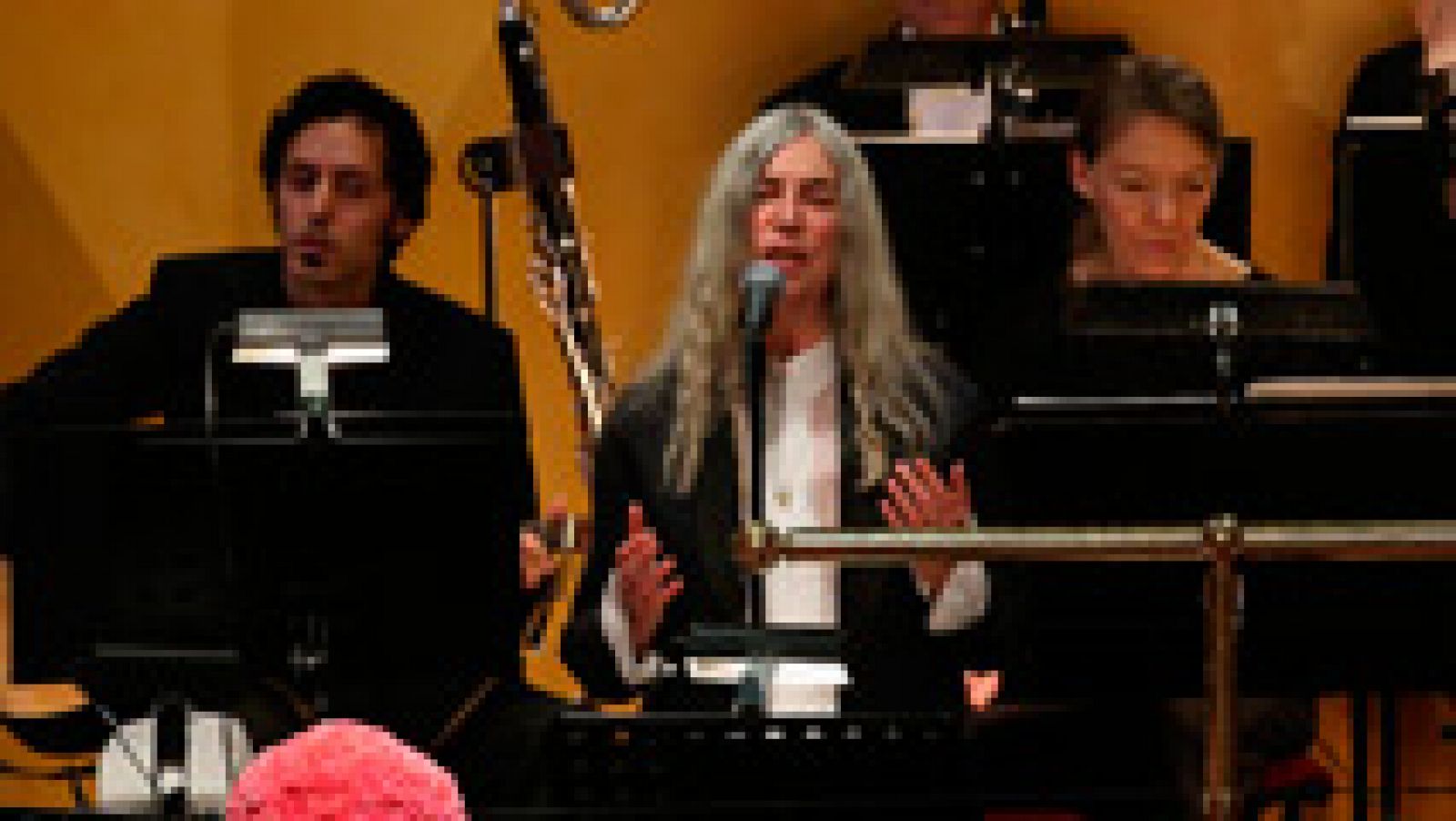 Informativo 24h: Patti Smith se queda en blanco en los Nobel | RTVE Play