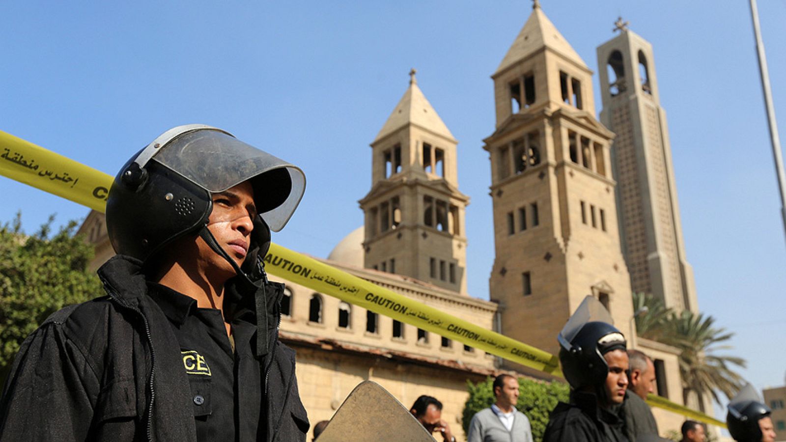 Al menos 20 muertos en un atentado contra la catedral copta en El Cairo
