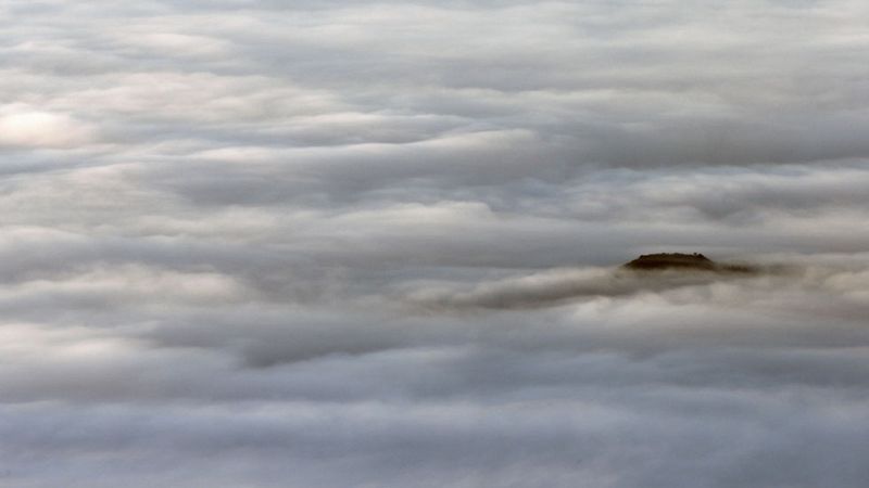 La niebla ha sido protagonista este lunes en buena parte de España