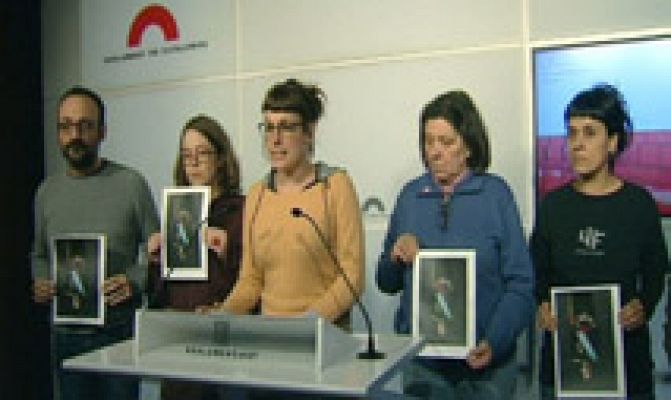 Informativo 24h - Diputados de la CUP rompen fotos del rey