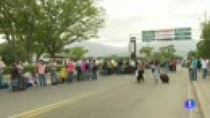 Telediario 1 - Venezuela ha decidido cerrar durante tres días su frontera con Colombia para tratar de combatir el contrabando de moneda local denunciado por el gobierno de Maduro