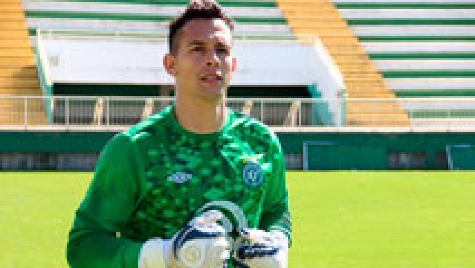 Telediario 1: Danilo, el portero fallecido del Chapecoense, elegido mejor jugador del año en Brasil | RTVE Play