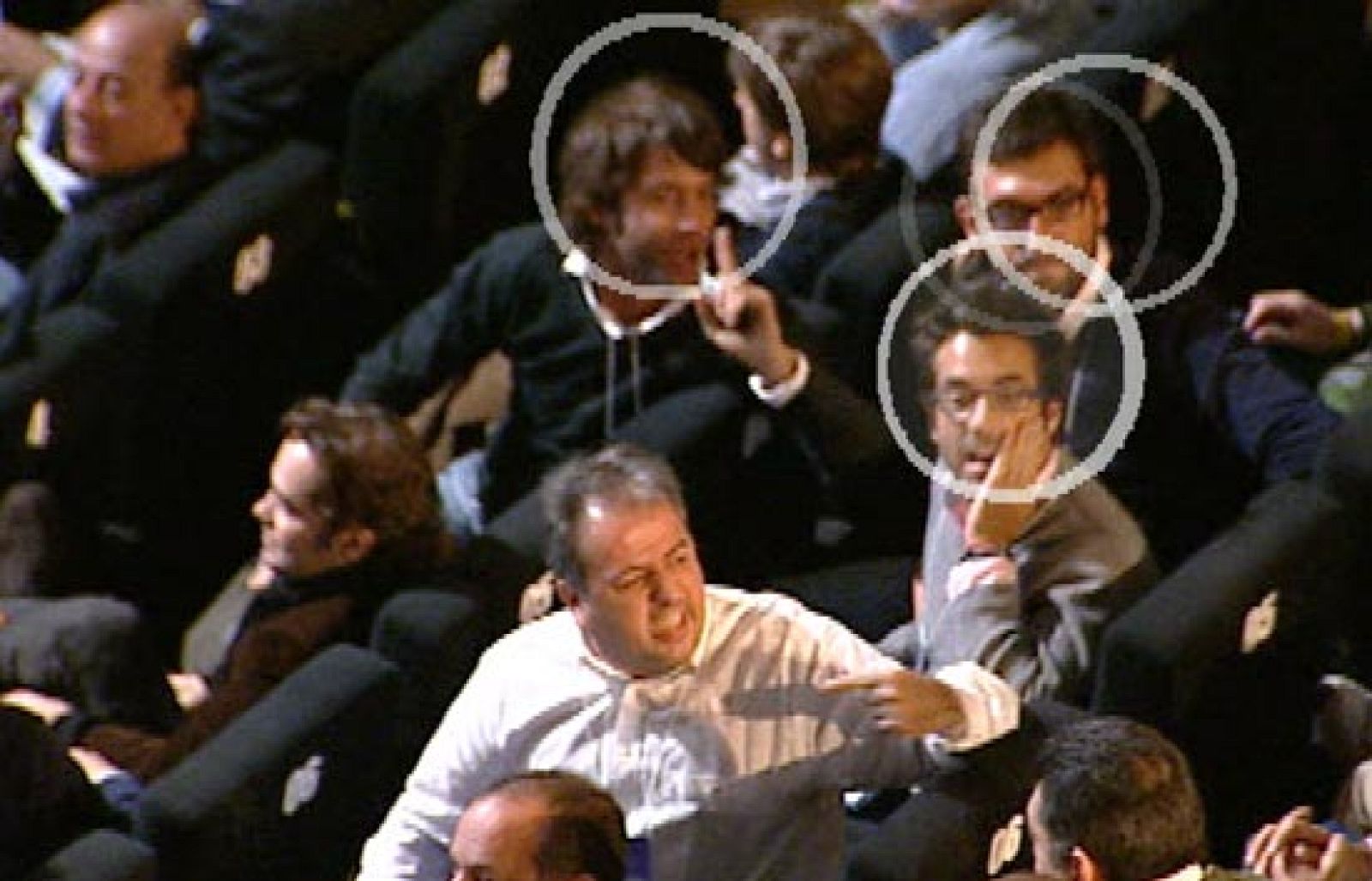 Directivos piden la dimisión de Calderón