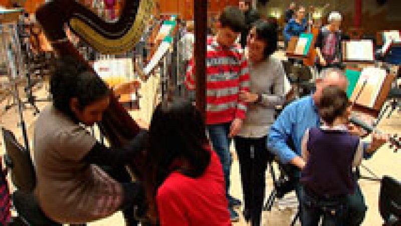 La Orquesta Sinfónica RTVE realiza una clase magistral de música para niños ciegos