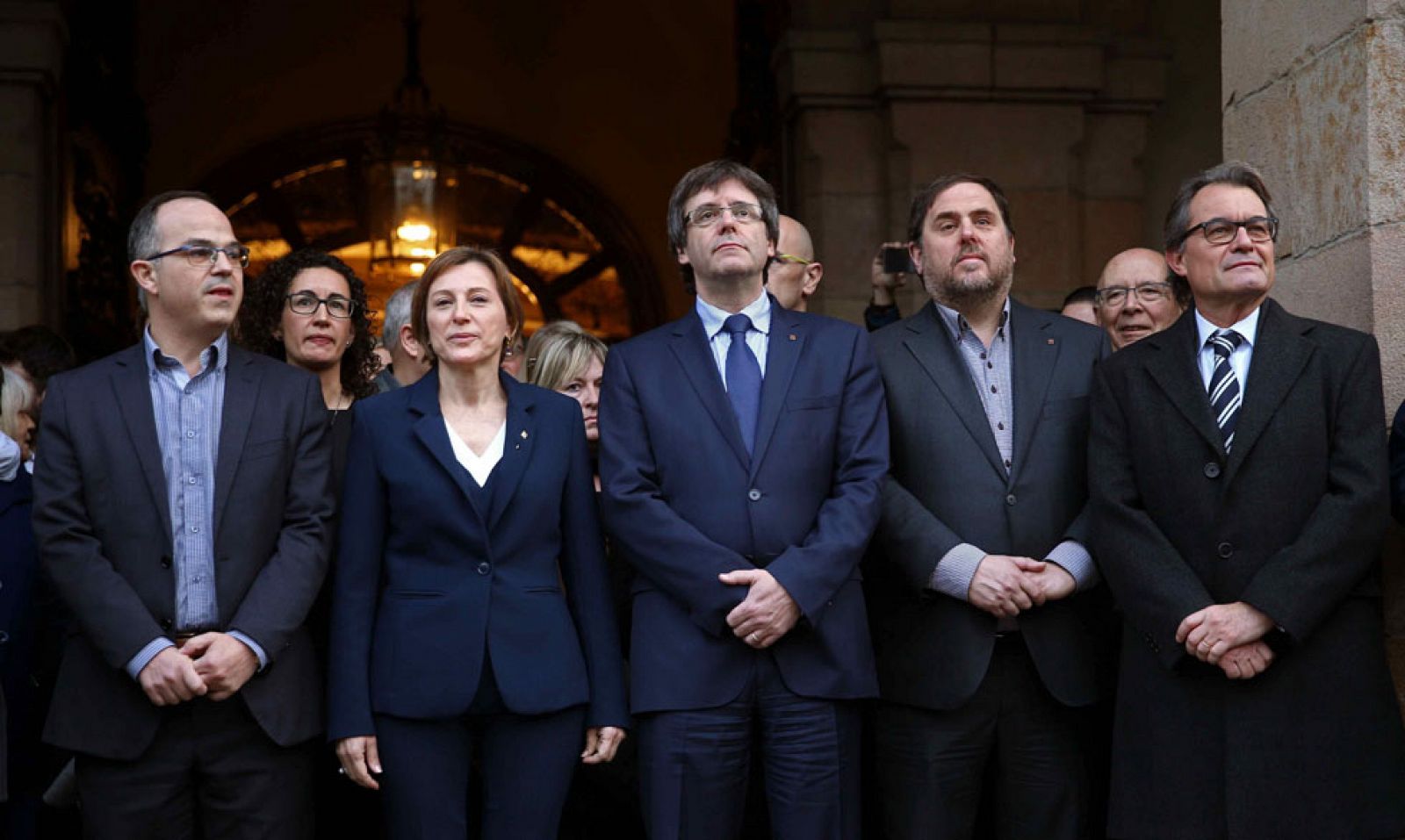 El Govern y diputados soberanistas arropan a Forcadell antes de ir al TSJC a declarar como investigada