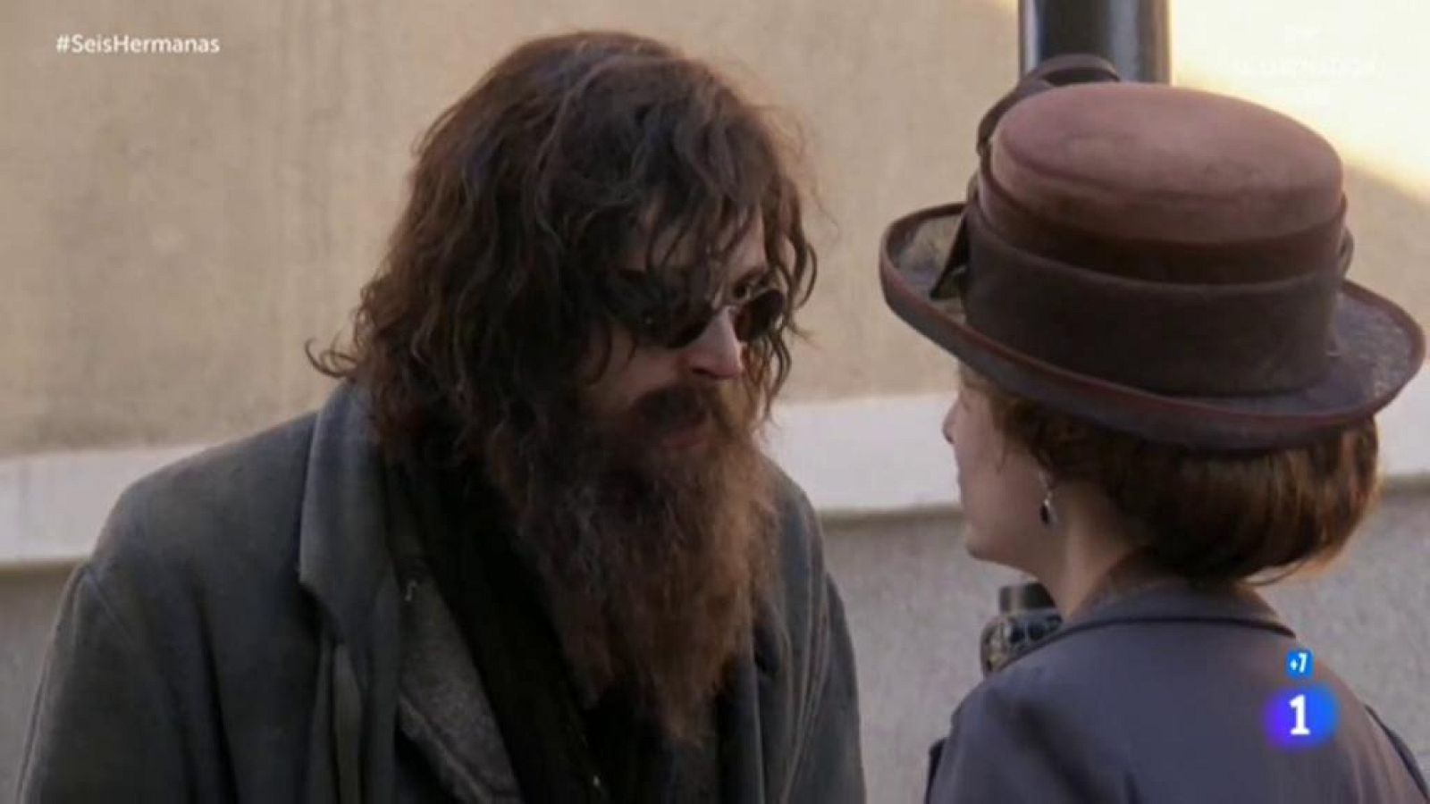 Seis Hermanas - Marina recoge a Luis de la calle