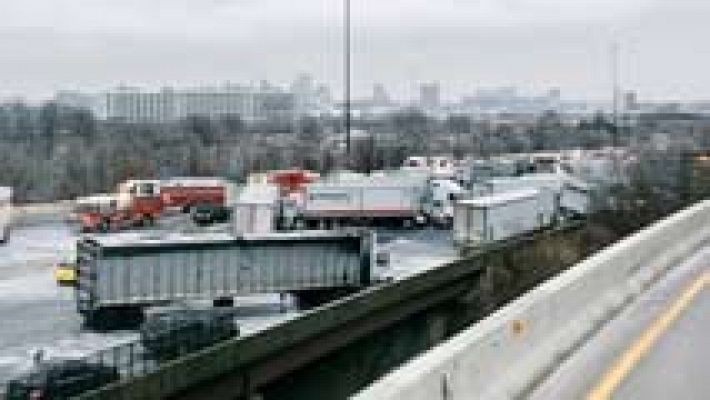 Informativo 24h - El frío y la nieve en EE.UU. provocan cientos de accidentes