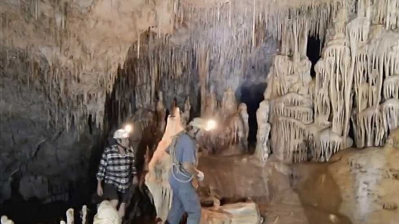 Al filo de lo imposible - Espeleologa - Vallgornera: piedra, agua y tiempo (1) - ver ahora