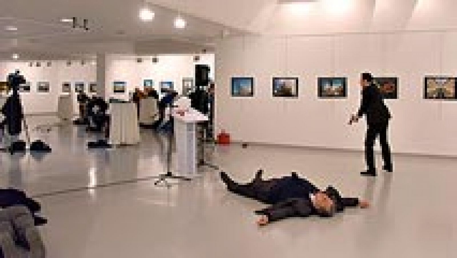Telediario 1: Muere el embajador ruso en Turquía tiroteado por un policía que clamaba venganza por Alepo | RTVE Play