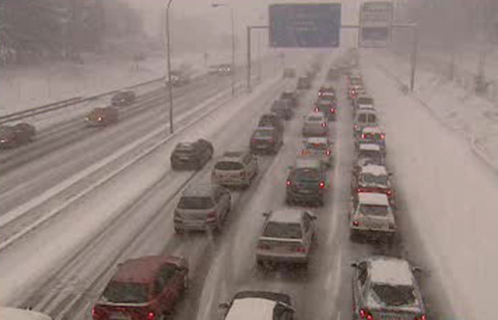 También van a incrementar las inspecciones a las compañías aéreas. La vicepresidenta Fdez de la Vega ha pedido disculpas a los ciudadanos porque ha admitido que se pudo actuar mejor.