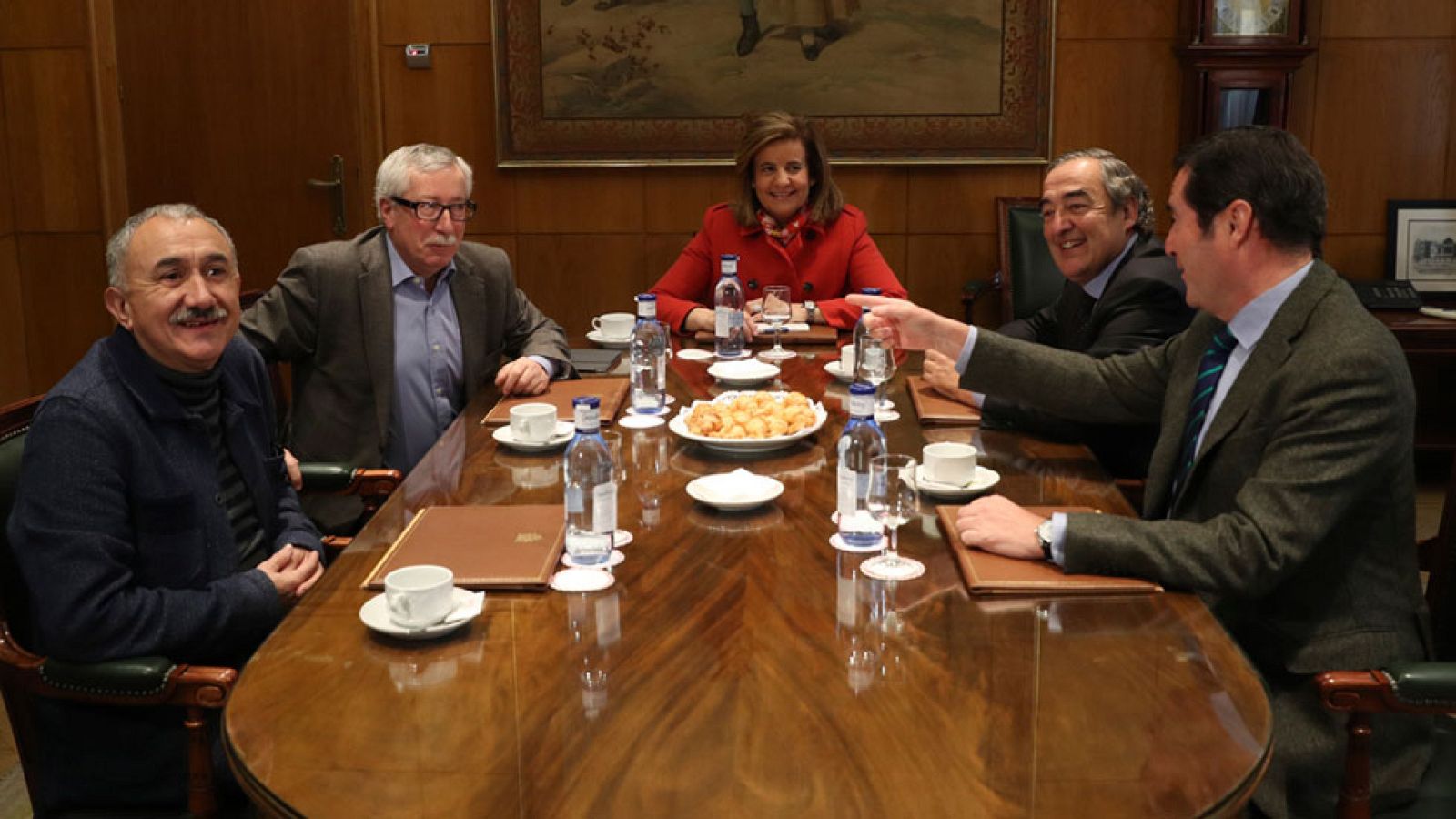 Fátima Báñez confirma que las pensiones subirán un 0,25% en 2017, el mínimo legal