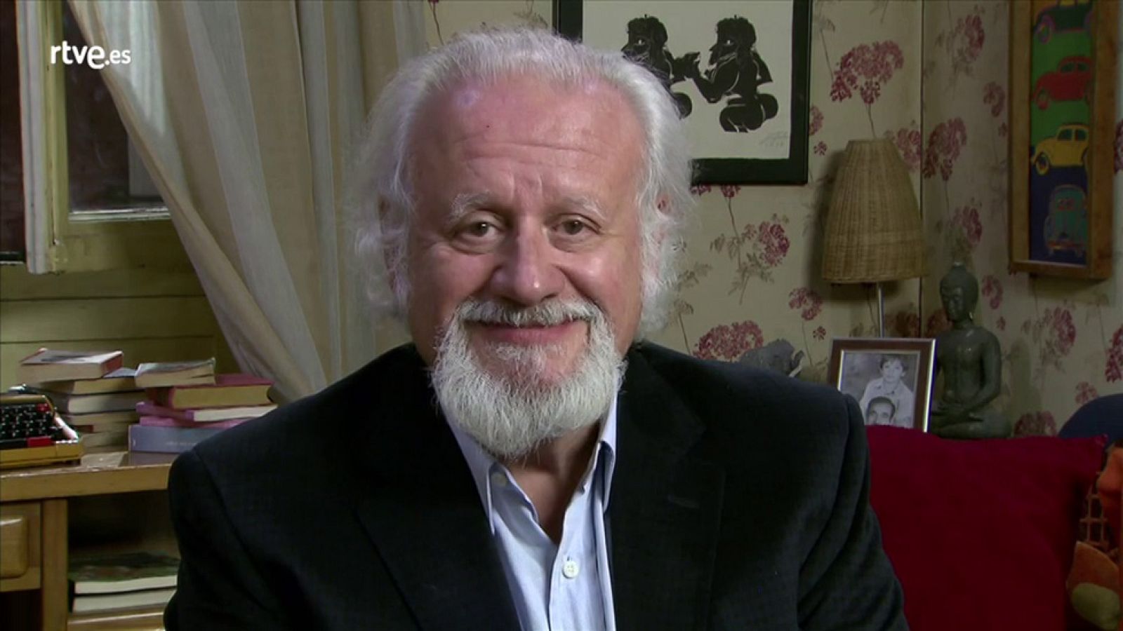 Echanove os anima a disfrutar de la Navidad y de Cuéntame después