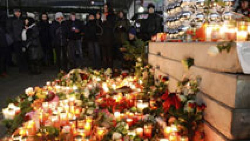 Cientos de berlineses recuerdan a las víctimas en las inmediaciones del mercadillo navideño