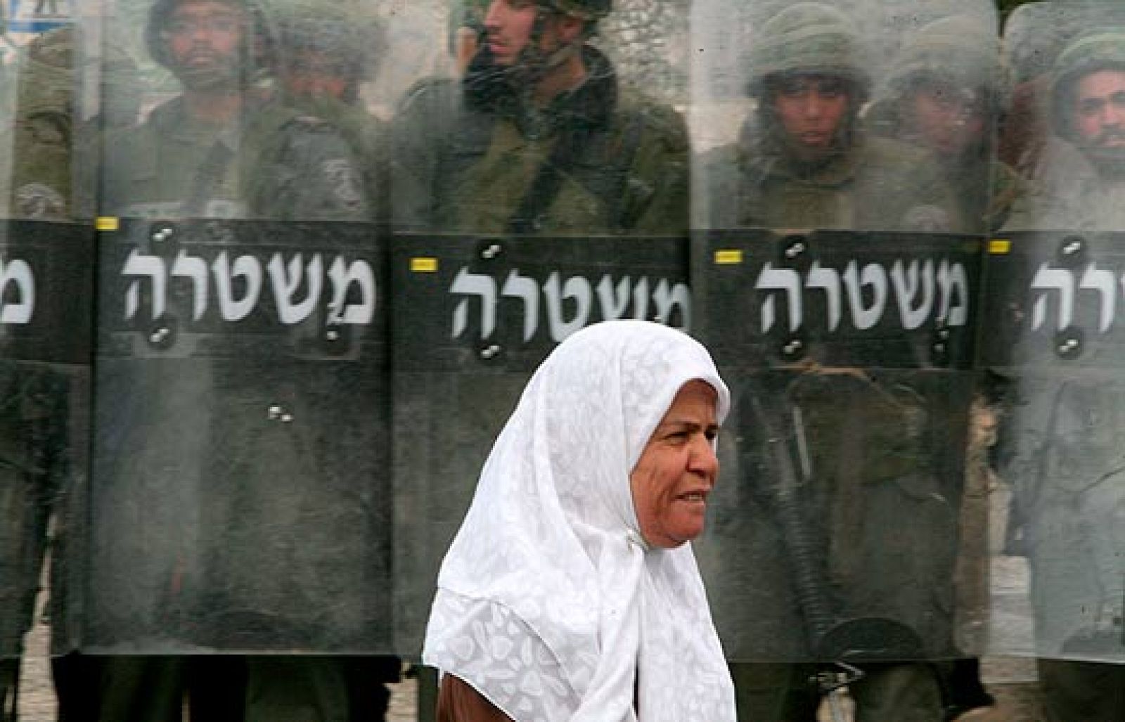 Según medios israelíes, el gabinete israelí aprobará un alto el fuego este sábado, tres semanas después de empezar la ofensiva.