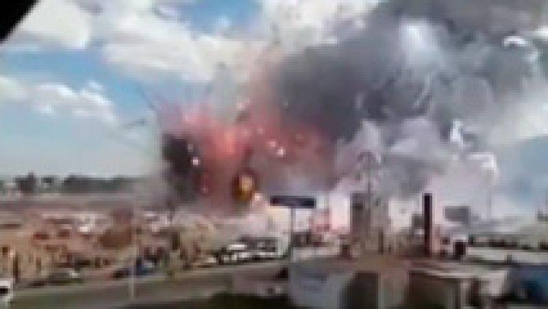 Al menos 36 personas han muerto por una explosión en un mercado de pirotecnia en México