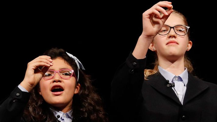 Telediario 1 - Lorena Stefan y Nicol Valenzuela cantan el Gordo por segundo año consecutivo