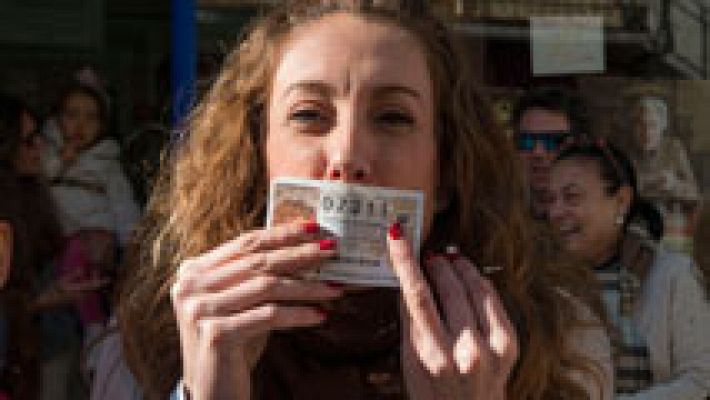 Telediario 1 - El 07.211 y el 59.444, los cuartos premios de la Lotería de Navidad