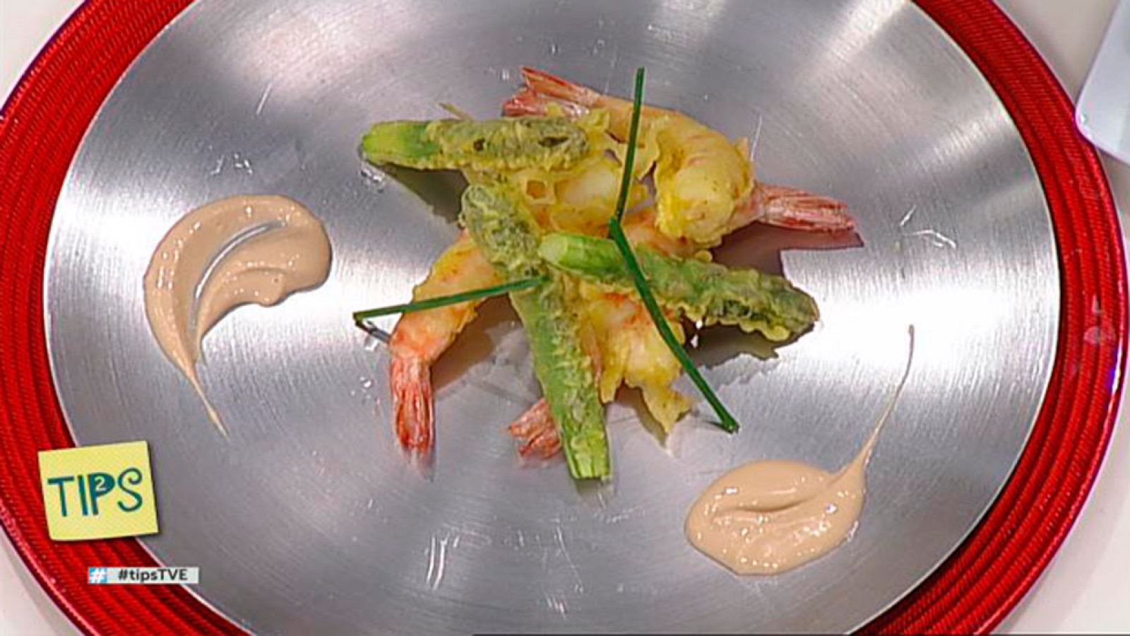 TIPS - Cocina - Tempura de langostinos y espárragos con mahonesa de soja
