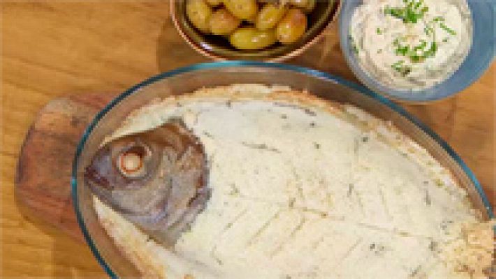 RTVE Cocina - Receta de besugo con costra a la sal